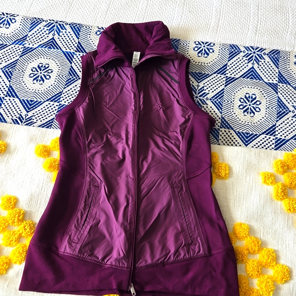 Lululemon Athletica Won't Stop Vest burgundy zip-up women's vest NEW size 4